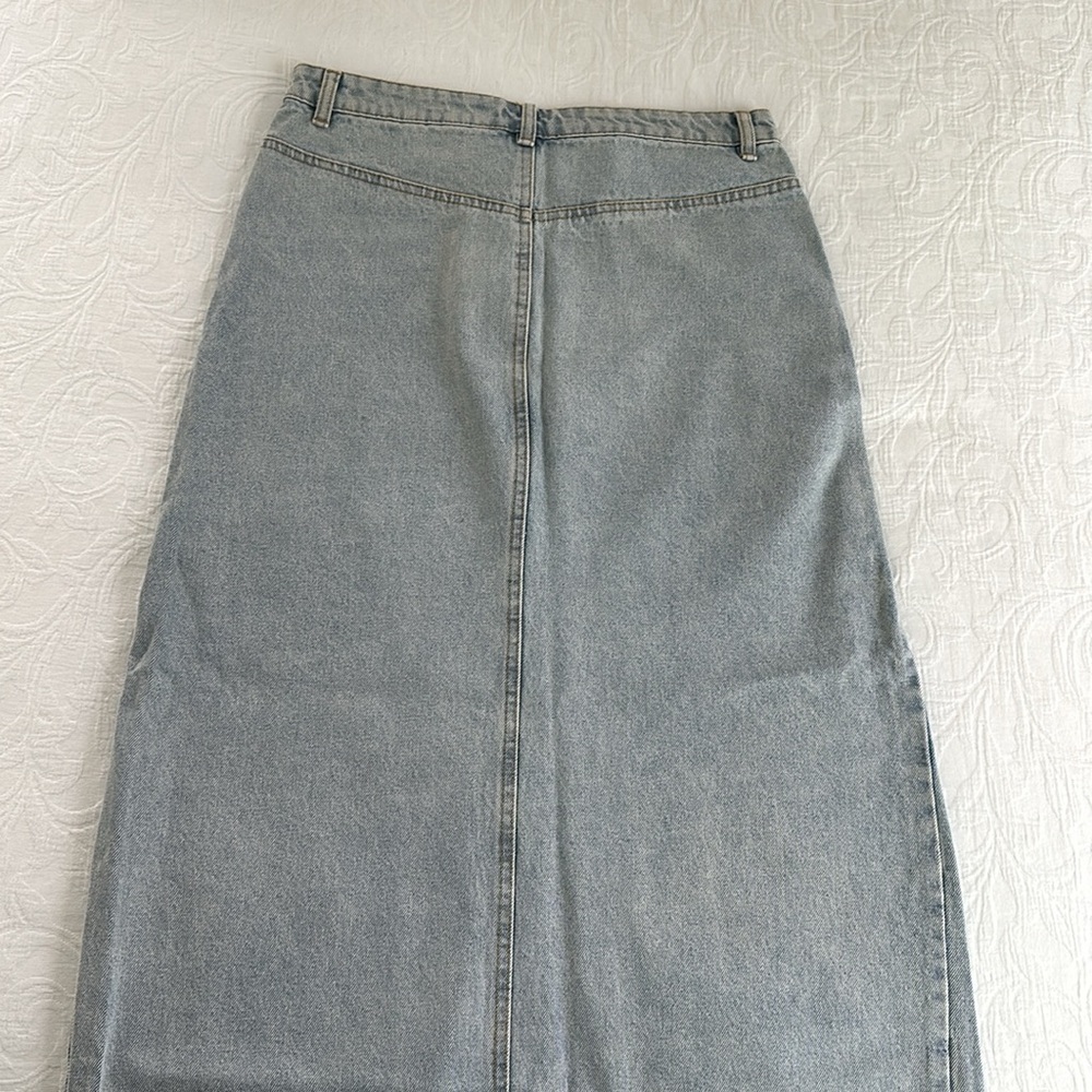 BEIGE BOTANY midi skirt in light wash denim - Picture 3 of 3